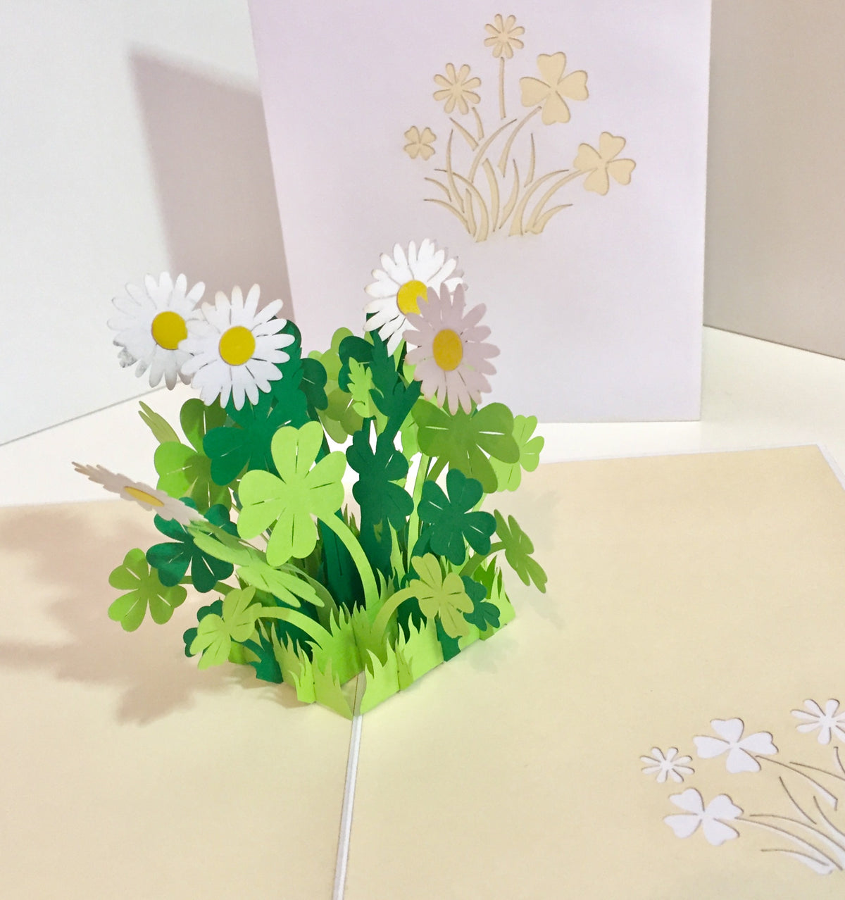 White Daisy & Clover Pop Up Card - Bellis Perennis the simplicity & classic 